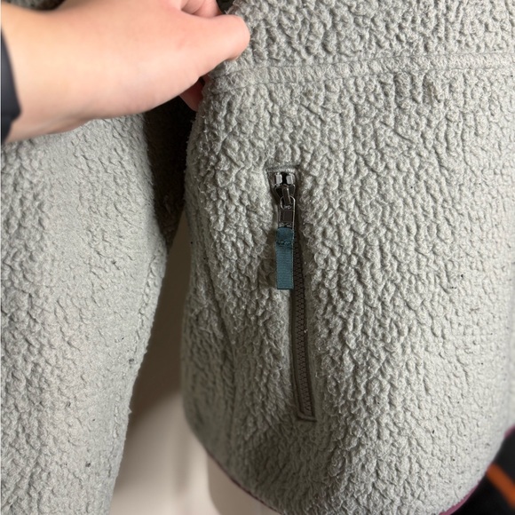 Patagonia Gray Fleece with Burgundy Accents - Picture 4 of 12